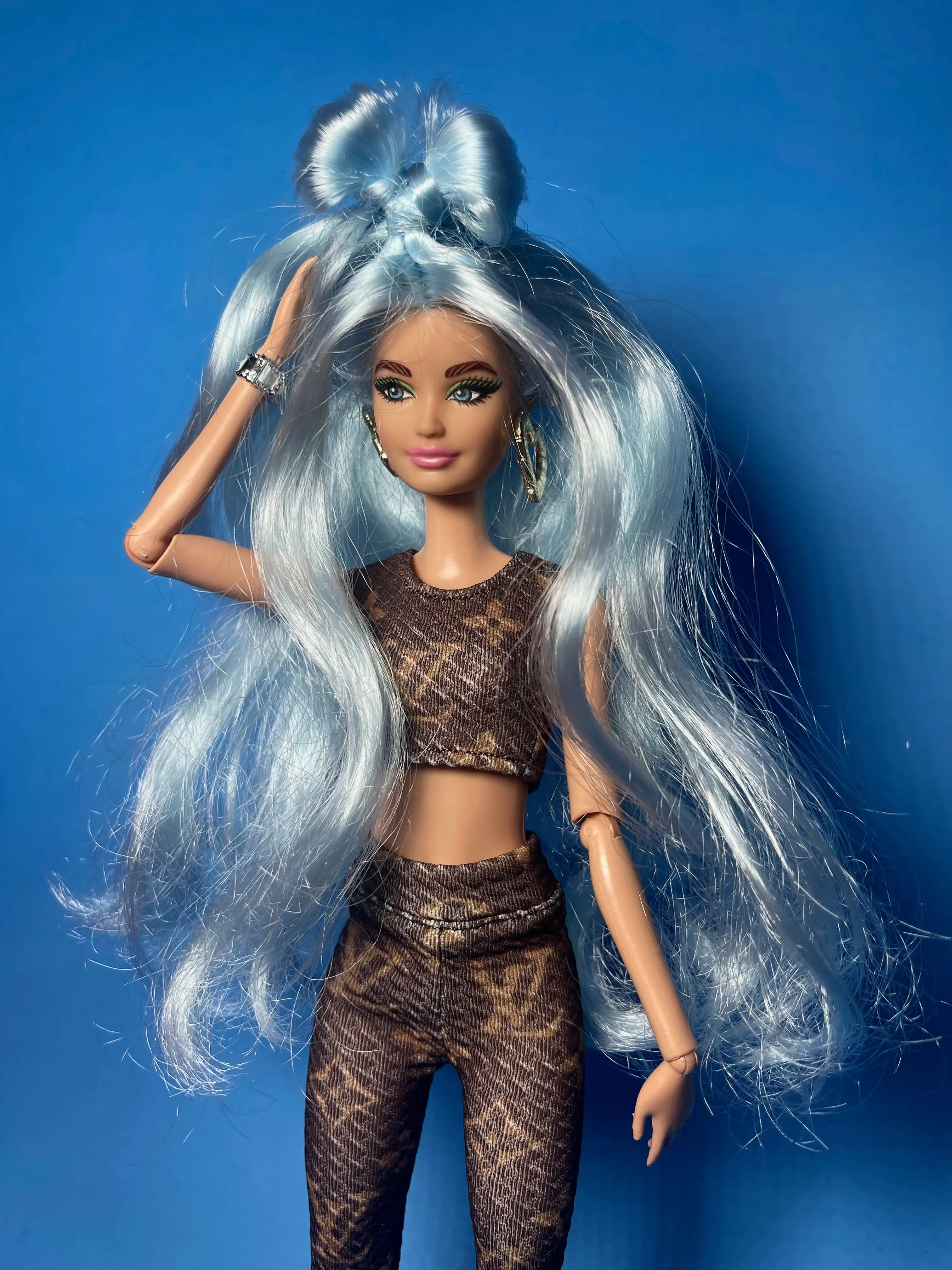 Brown leggings and crop top for fashion dolls